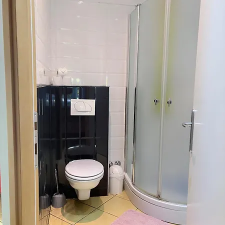 1 Apartament *