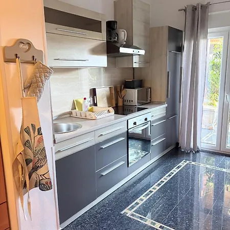 Apartament 1 *